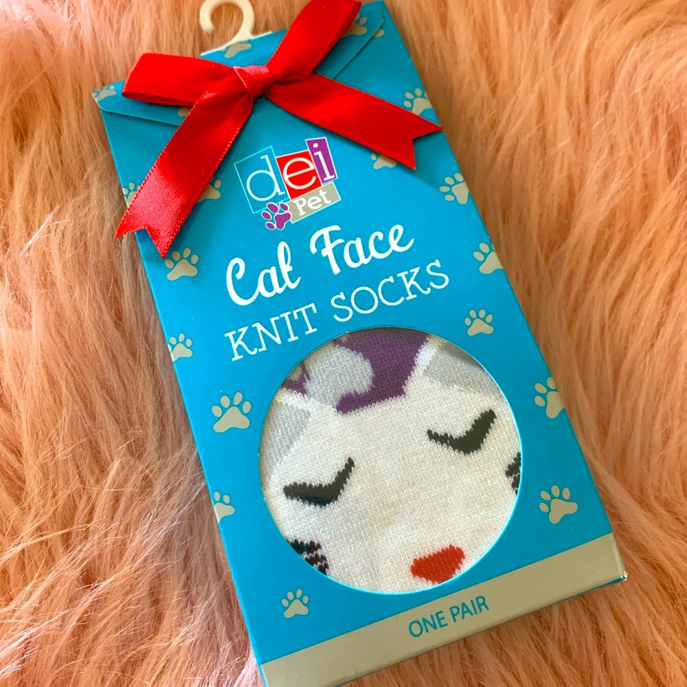 Cat face knit socks (the perfect gift)
